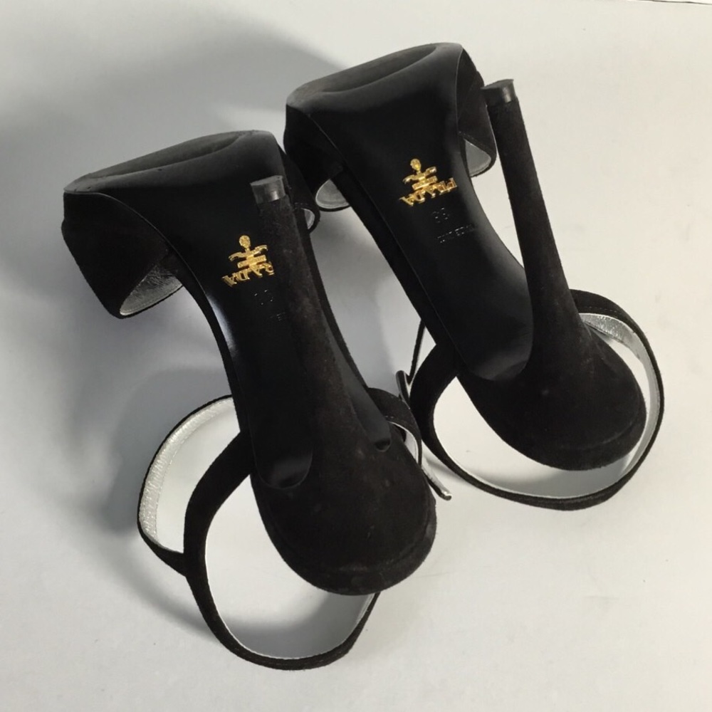 PRADA - Picture 4 of 8